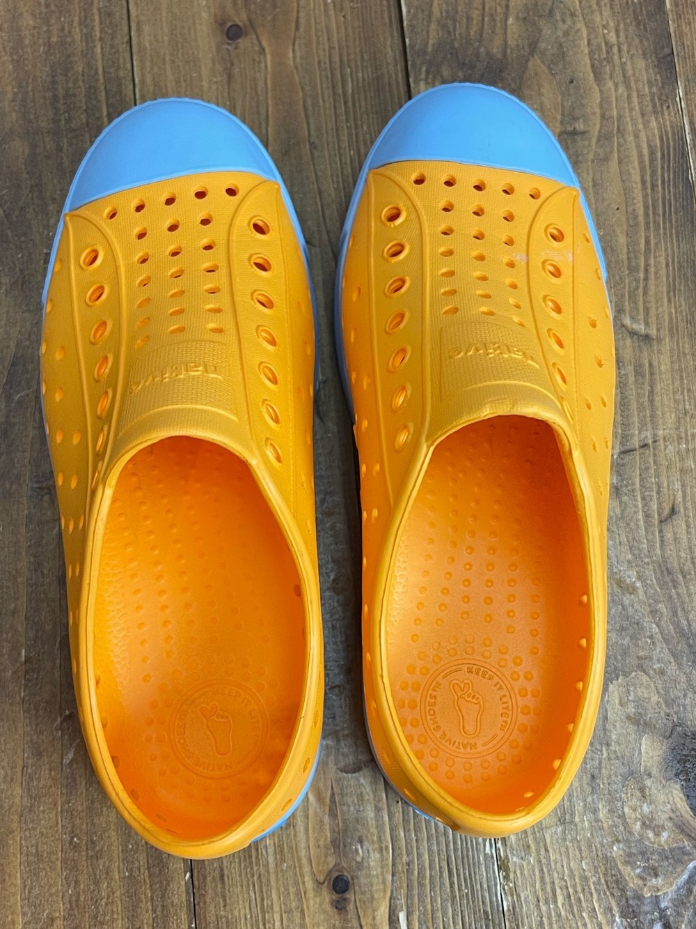 Native shoes size 1 Jefferson foam sneakers orange and blue
